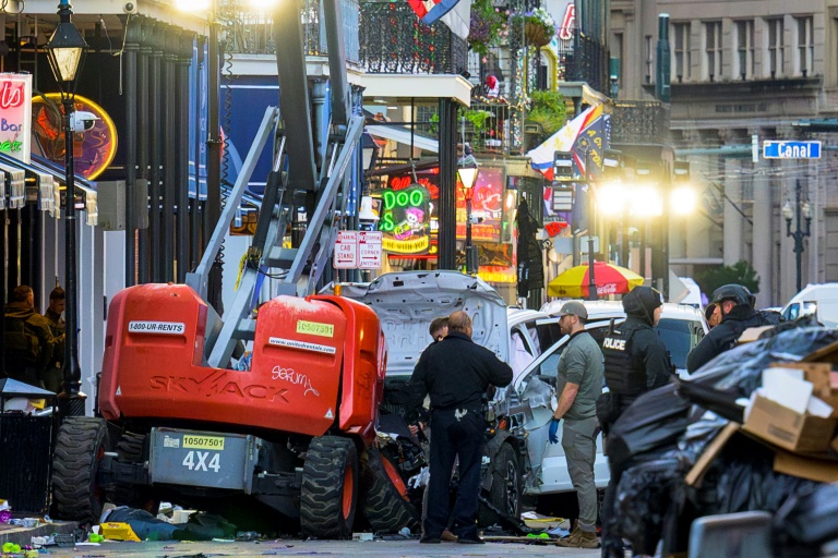 Etats-Unis: Un probable "acte terroriste" à la voiture-bélier fait au moins 15 morts