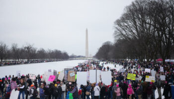 États-Unis : des milliers de manifestants contre Donald Trump dans les rues de Washington