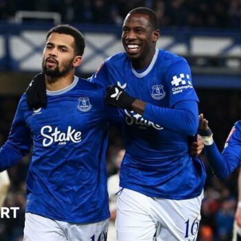 Everton players celebrate