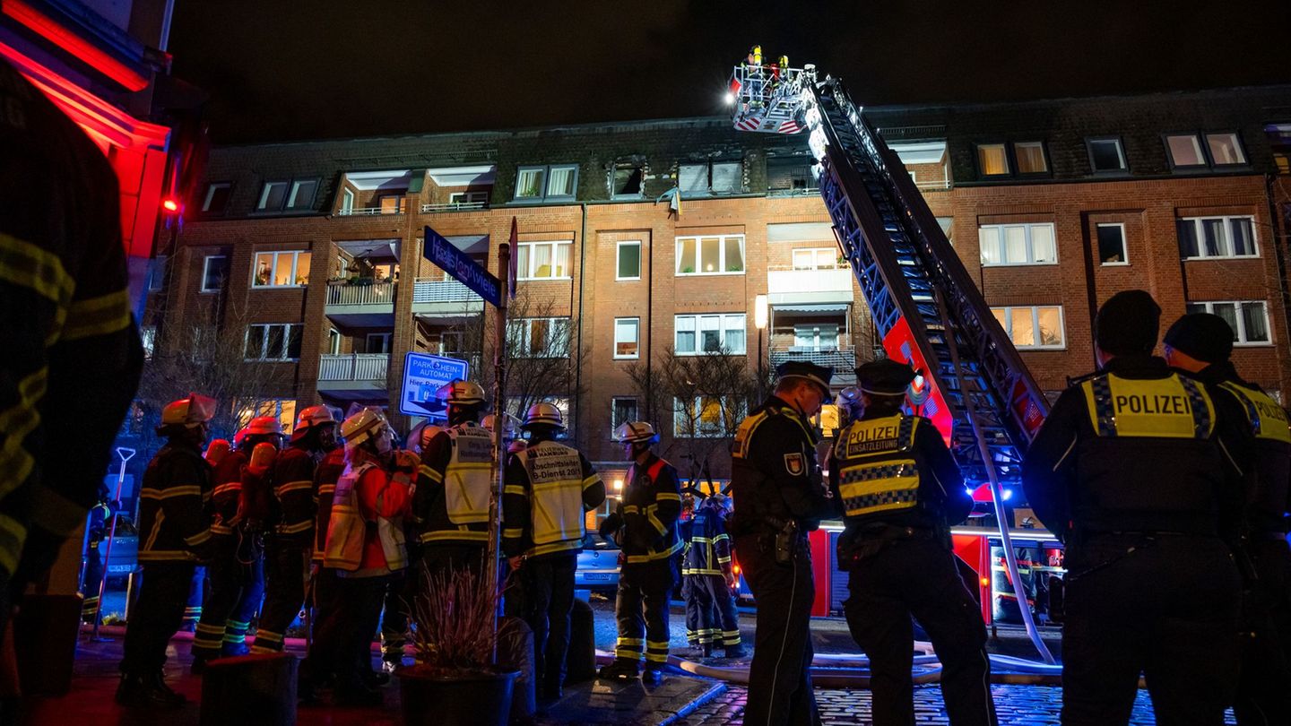 Bei dem Brand wurden mehrere Menschen verletzt - teils schwer. Foto: Jonas Walzberg/dpa