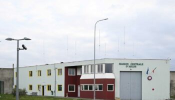 Fin de la prise d’otages à la maison centrale d’Arles, le détenu s’est rendu