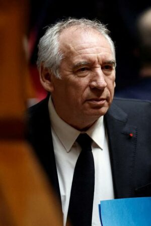 Fin de vie : en scindant le projet de loi, François Bayrou démine un sujet sensible