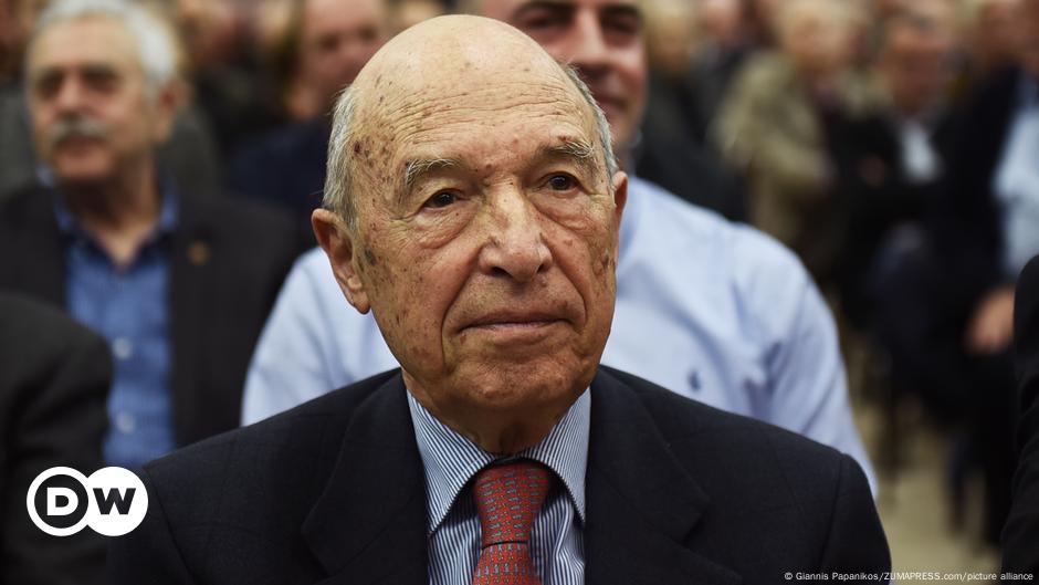 Former Greek PM Costas Simitis dies