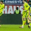 Hoffenheims Andrej Kramaric (l) wird nach seinem Tor zum 2:0 in Kiel gefeiert. Foto: Axel Heimken/dpa