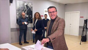 Gallardo refuerza su liderazgo en el PSOE de Extremadura con el 62% de los votos de los militantes en las primarias