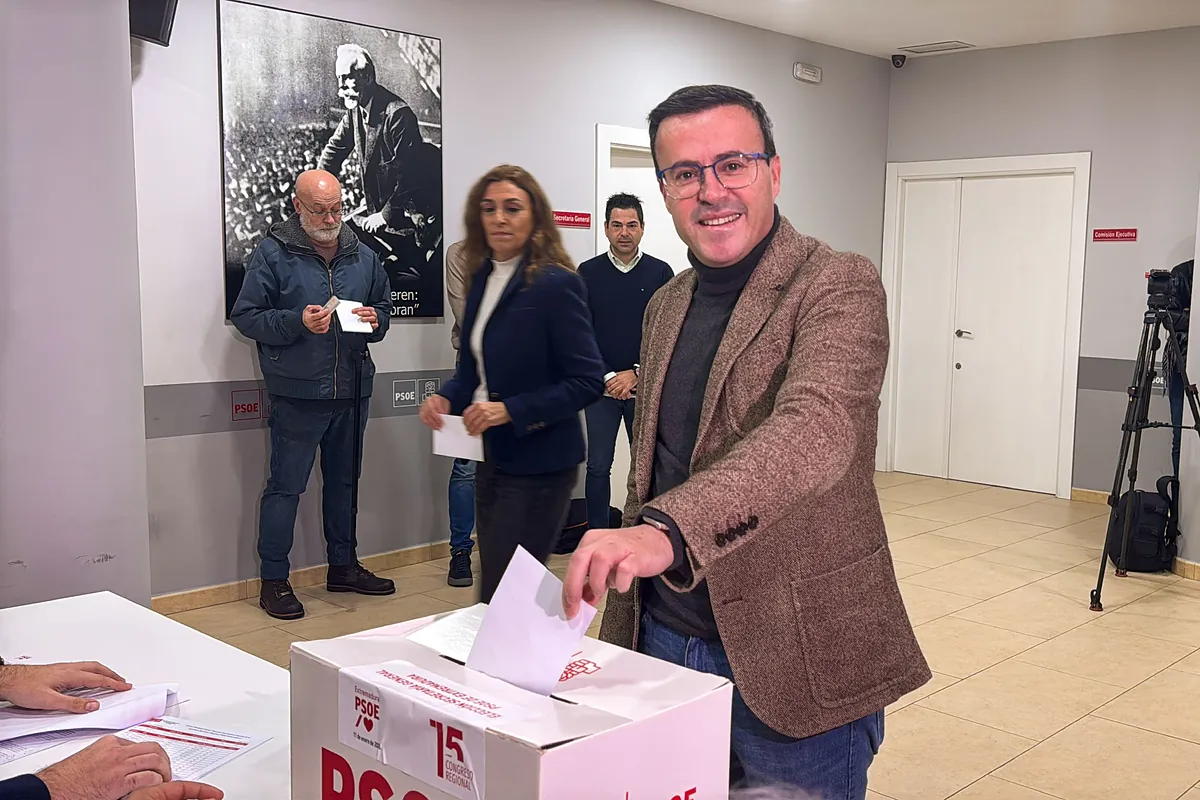 Gallardo refuerza su liderazgo en el PSOE de Extremadura con el 62% de los votos de los militantes en las primarias