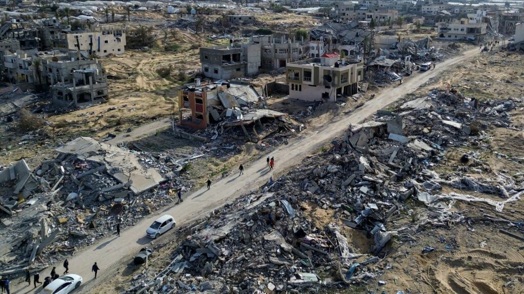 Im weitgehend verwüsteten Gazastreifen hat nach mehr als 15 Monaten Krieg eine Waffenruhe begonnen. Foto: Jehad Alshrafi/AP/dpa