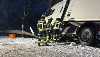 Gefrierender Regen: Glatteis beeinträchtigt den Verkehr auf Straße, Schiene und in der Luft