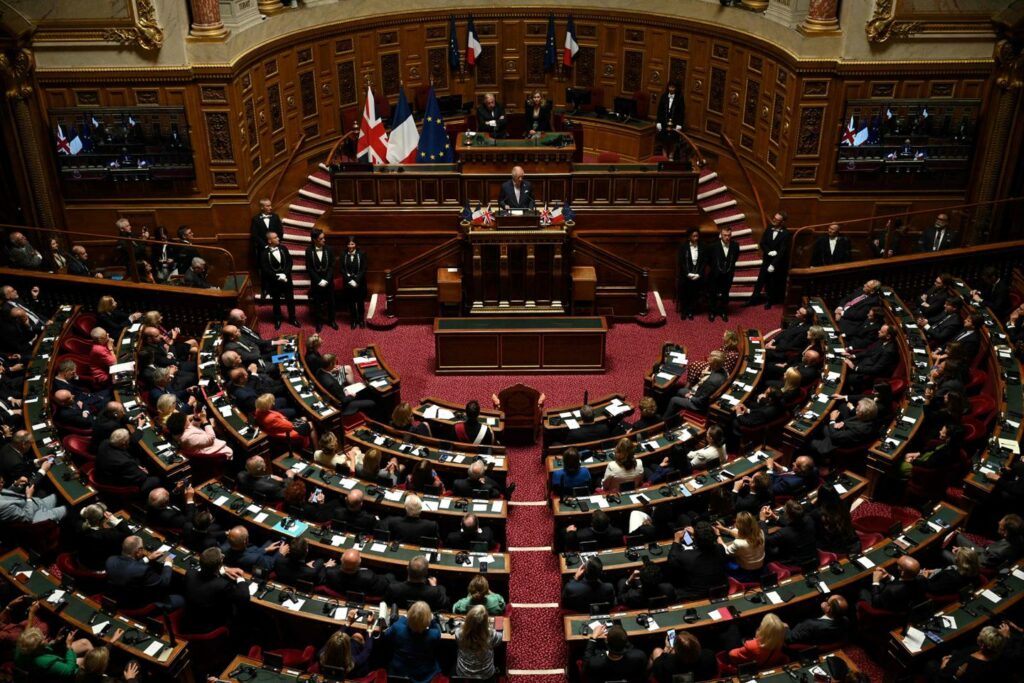 Gérard Larcher reconnaît que l’achat pour 34 000 euros d’un siège pour le Sénat est une « erreur »