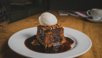 Gordon Ramsay's 10-minute sticky toffee pudding can be made without a oven