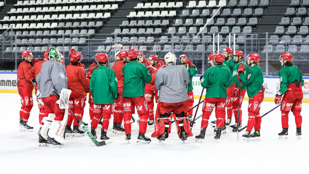 Hockey sur glace : bagarre générale, arbitre agressé… les images d’une fin de match houleuse entre Cergy et Grenoble