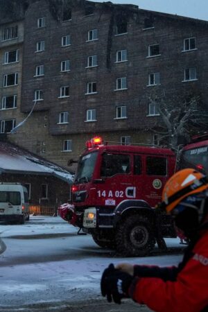 Zahlreiche Menschen konnten den Flammen nicht entkommen. (Archivfoto) Foto: Francisco Seco/AP/dpa