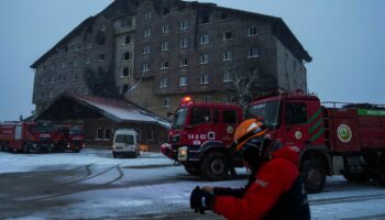 Zahlreiche Menschen konnten den Flammen nicht entkommen. (Archivfoto) Foto: Francisco Seco/AP/dpa