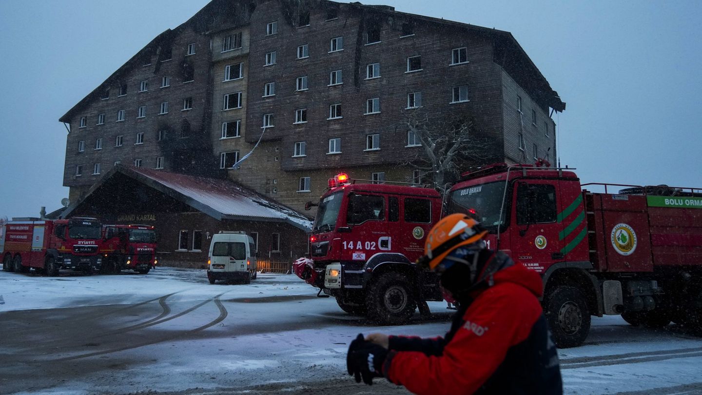 Zahlreiche Menschen konnten den Flammen nicht entkommen. (Archivfoto) Foto: Francisco Seco/AP/dpa