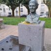 IVG : neuf étudiants d’extrême droite condamnés à des amendes après avoir vandalisé une statue de Simone Veil