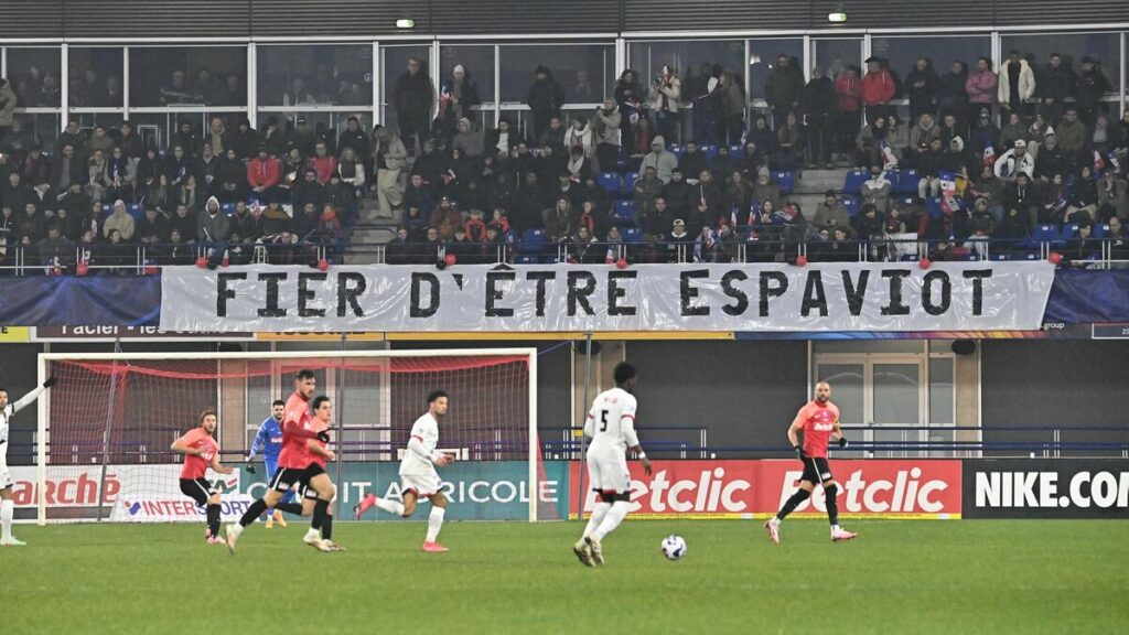 « Ici, c’est Espaly » : malgré la défaite contre le PSG, l’incroyable soirée des supporters à Clermont-Ferrand