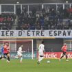 « Ici, c’est Espaly » : malgré la défaite contre le PSG, l’incroyable soirée des supporters à Clermont-Ferrand