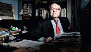 « Il n’a eu de cesse de gêner la droite et a trouvé un partenaire, François Mitterrand » : Jean-Marie Le Pen, l’histoire d’un tribun