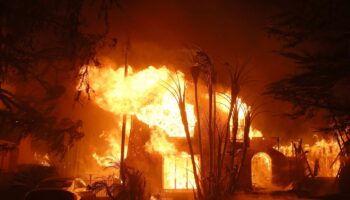 Incendies à Los Angeles : au moins deux morts et « de nombreux blessés graves », selon les pompiers