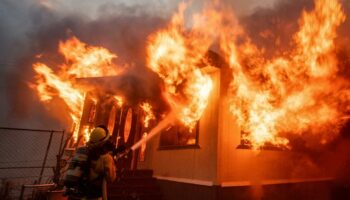 Incendies à Los Angeles : dépassés par les flammes, les pompiers subissent les coupes budgétaires de la mairie démocrate