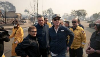 Incendies à Los Angeles : la maire démocrate fustigée pour son absence lorsque les feux se sont déclenchés