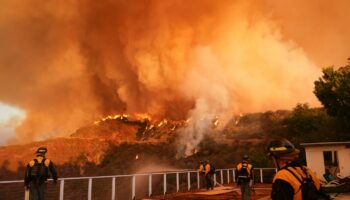 Incendies à Los Angeles : le Palisades Fire s’étend vers de nouvelles zones bâties, au moins seize morts depuis mardi