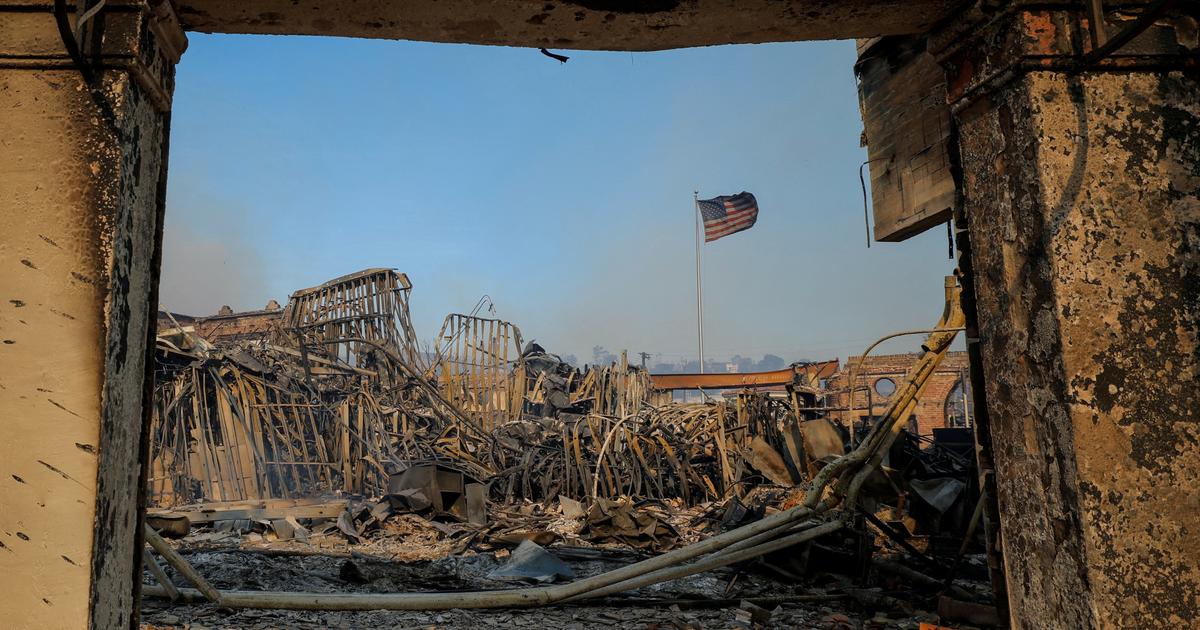 Incendies à Los Angeles: le vent faiblit, mais les critiques font rage