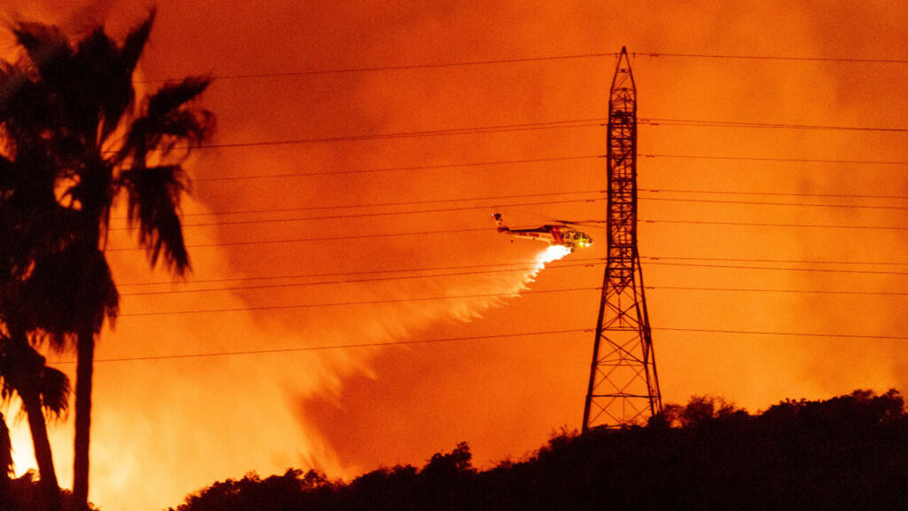 Incendies à Los Angeles : le vent qui attise les flammes faiblit, les critiques se multiplient