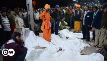 Indien: Hätte die Massenpanik beim Kumbh Mela-Fest verhindert werden können?