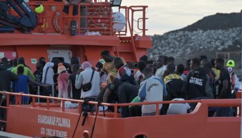 Interceptan en las últimas horas en aguas de Canarias dos cayucos con 224 migrantes