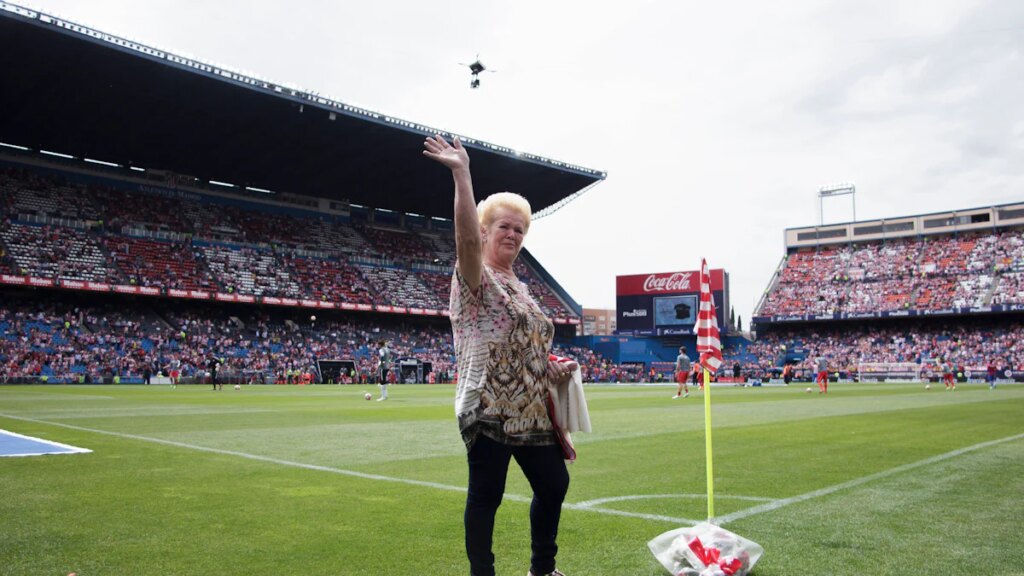 Interview mit Atlético-Fan Margarita Luengo: „Der erste, der den Blumen einen Tritt verpasst hat, war Roberto Carlos“