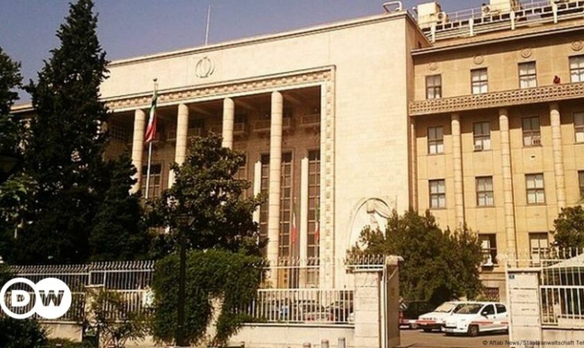 Iran: Two judges shot dead outside Supreme Court in Tehran