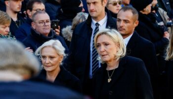 «Je ne me le pardonnerai jamais» : Marine Le Pen se confie sur l’exclusion de son père du Front national