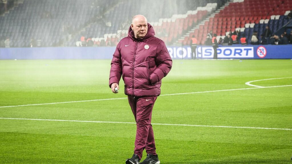 « J’écoute l’herbe, je suis son docteur » : les pelouses du PSG, le terrain de jeu de Jonathan Calderwood