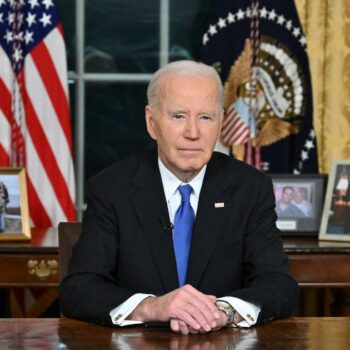 Joe Biden s'alarme de la «fragilité de la démocratie» juste avant le retour au pouvoir de Donald Trump