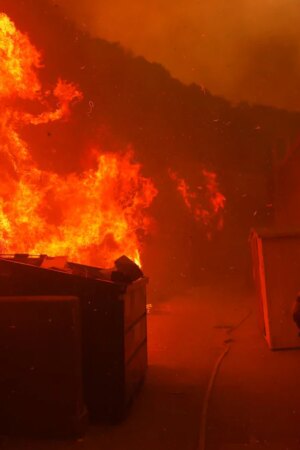 Kalifornien: Waldbrand bei Los Angeles schlägt zahlreiche Menschen in die Flucht