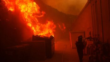 Kalifornien: Waldbrand bei Los Angeles schlägt zahlreiche Menschen in die Flucht