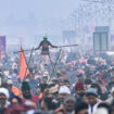 La Kumbh Mela, le pèlerinage de tous les records, a débuté au nord de l’Inde