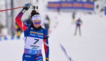 La biathlète française Lou Jeanmonnot remporte la poursuite d’Oberhof