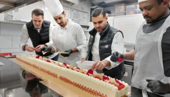 La crème des pâtissiers élabore le plus grand fraisier du monde : « On veut faire quelque chose de prestigieux »