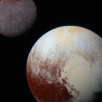 La fascinante étreinte de Pluton et Charon