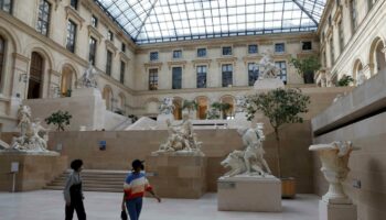 La présidente du Louvre alerte sur l’état dégradé des bâtiments