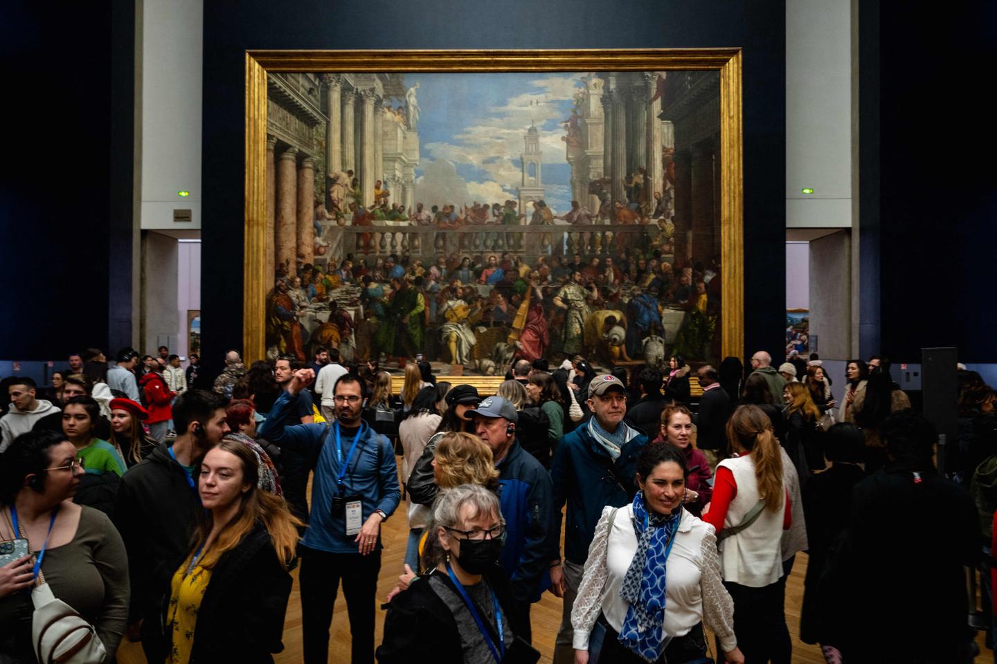 La présidente du Louvre sonne l’alarme sur la vétusté du musée et demande un soutien financier