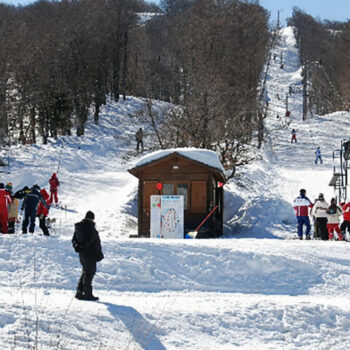 La station de ski de Laguiole a pu lancer sa saison grâce à des habitants, commerçants et résidents secondaires