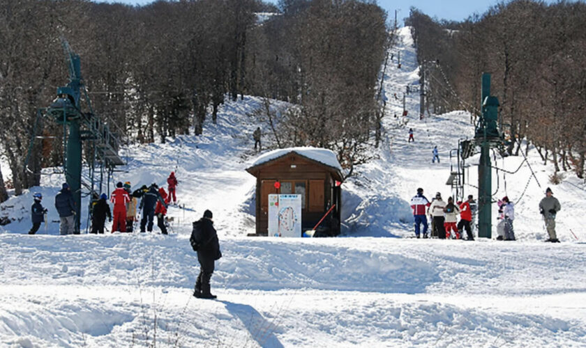 La station de ski de Laguiole a pu lancer sa saison grâce à des habitants, commerçants et résidents secondaires