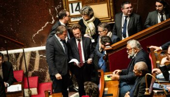 Le Parti socialiste tergiverse toujours sur le vote d’une censure du gouvernement Bayrou