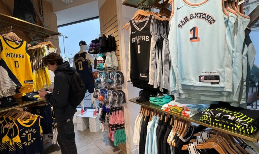 Le bon business des NBA Paris Games : « Les gens commencent à acheter leur maillot pour aller aux matchs »