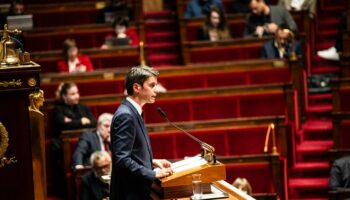 Le soutien résigné du « socle commun » après le discours sans élan de François Bayrou