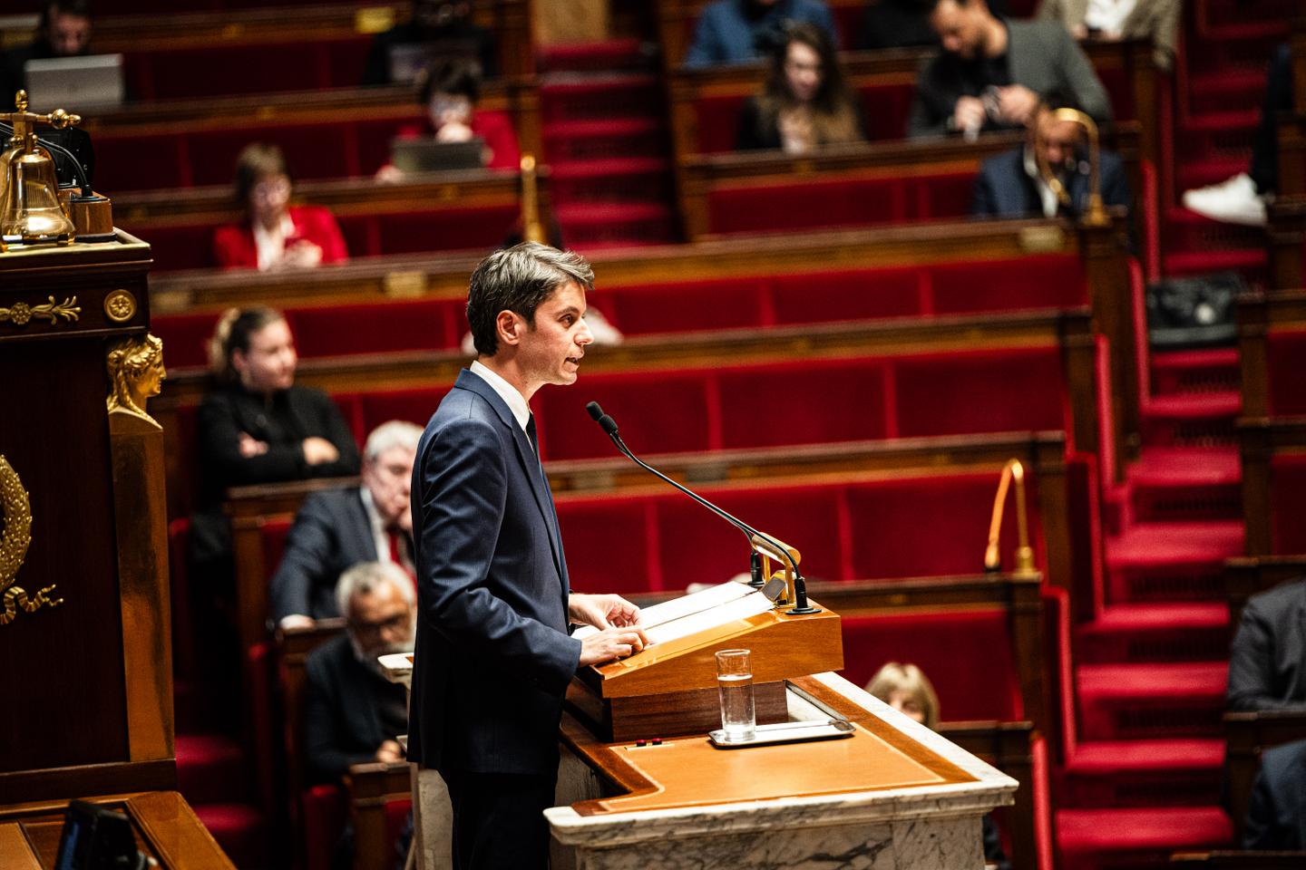 Le soutien résigné du « socle commun » après le discours sans élan de François Bayrou