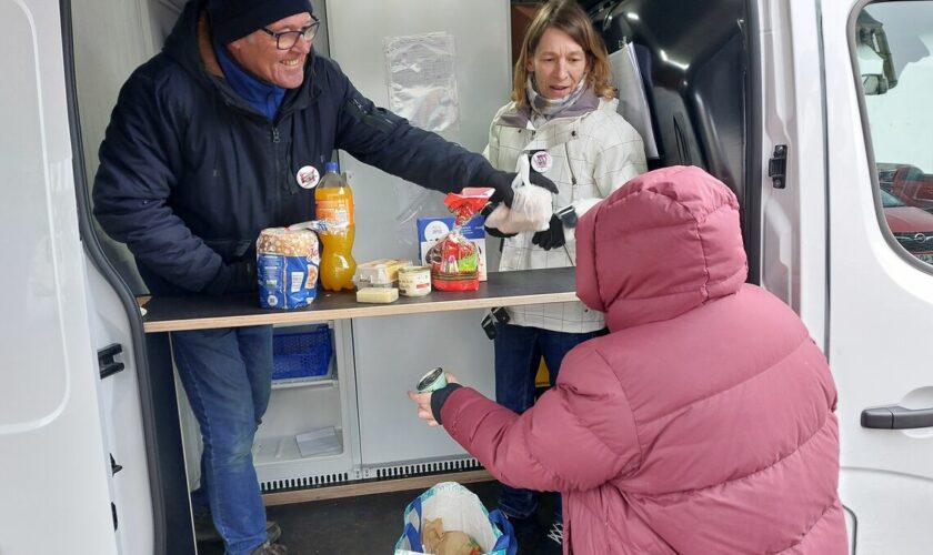 « L’éloignement, c’est une double peine » : le premier camion des Restos du cœur sillonne le sud Seine-et-Marne